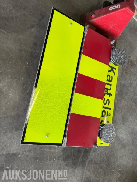 Kantslått skilt med lys - ציוד בנייה: תמונה 1 Kantslått skilt med lys - ציוד בנייה: תמונה 1