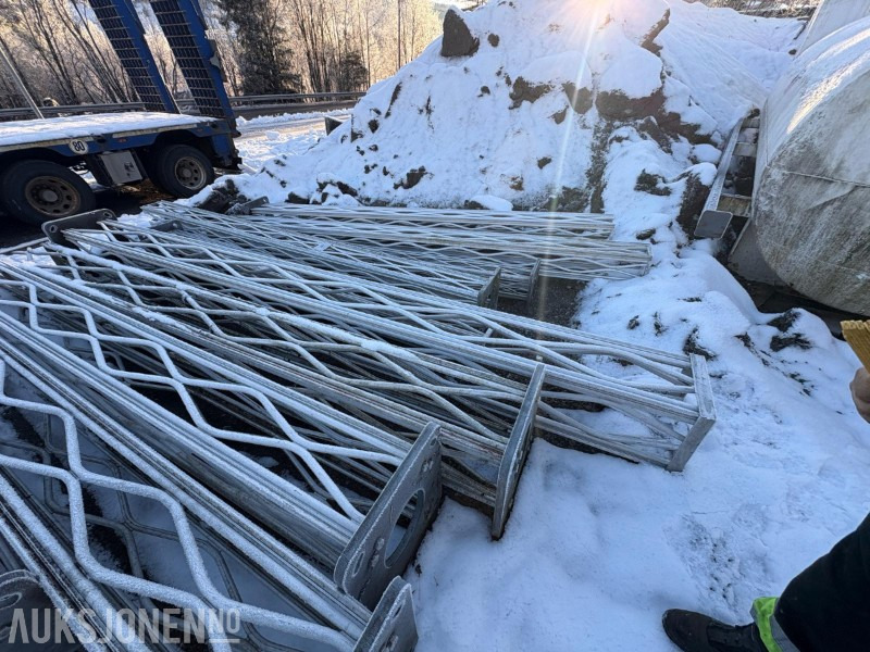 Lattix sikkerhetsmaster / lysmaster 2 stk med 2 stk betongsokler - ציוד בנייה: תמונה 2 Lattix sikkerhetsmaster / lysmaster 2 stk med 2 stk betongsokler - ציוד בנייה: תמונה 2