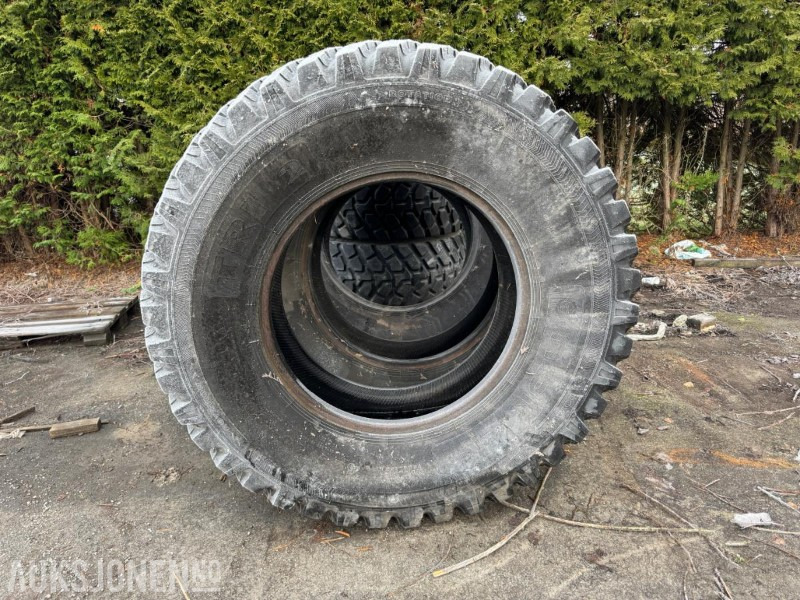 Nokian TRI 2 dekk – 3 stk (1 nytt + 2 brukte ca. 50 %) - מכונה חקלאית: תמונה 1 Nokian TRI 2 dekk – 3 stk (1 nytt + 2 brukte ca. 50 %) - מכונה חקלאית: תמונה 1