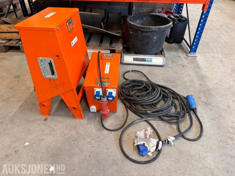 Satema Byggestømsskap 32A 230 V og byggetransformator 10 kvA O-trafo 400/230V + diverse kabler - צרופה עבור מכונת בנייה: תמונה 2 Satema Byggestømsskap 32A 230 V og byggetransformator 10 kvA O-trafo 400/230V + diverse kabler - צרופה עבור מכונת בנייה: תמונה 2
