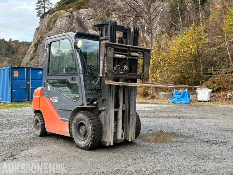 Toyota Tonero 25 SAS dieseltruck - 4 311 timer - ציוד לטיפול בחומרים: תמונה 2 Toyota Tonero 25 SAS dieseltruck - 4 311 timer - ציוד לטיפול בחומרים: תמונה 2