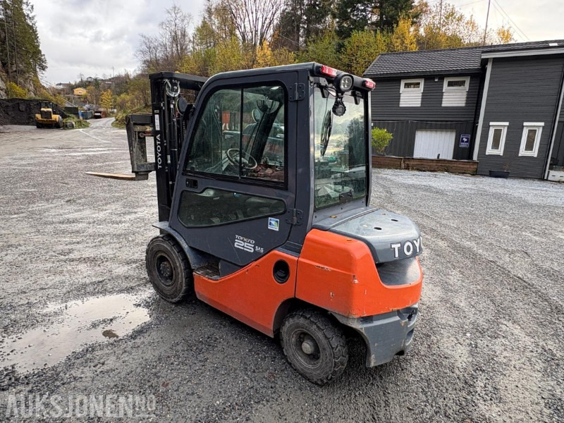 Toyota Tonero 25 SAS dieseltruck - 4 311 timer - ציוד לטיפול בחומרים: תמונה 4 Toyota Tonero 25 SAS dieseltruck - 4 311 timer - ציוד לטיפול בחומרים: תמונה 4