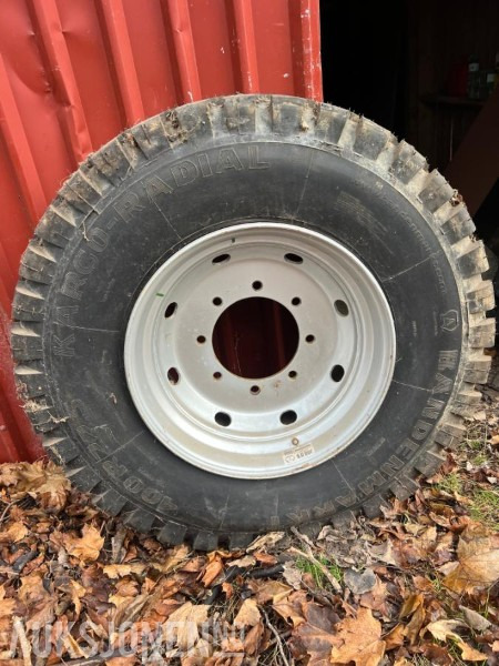 Ubrukt dekk med felg 400R 22,5 - 22,5x11,75 - מכונה חקלאית: תמונה 1 Ubrukt dekk med felg 400R 22,5 - 22,5x11,75 - מכונה חקלאית: תמונה 1