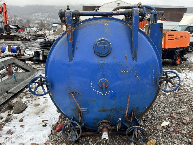 Vanntank på krokramme - ציוד בנייה: תמונה 3 Vanntank på krokramme - ציוד בנייה: תמונה 3