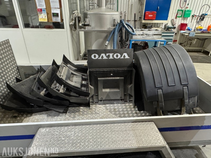 Volvo skjermsett til 4-akslet med trippel boggi - משאית: תמונה 1 Volvo skjermsett til 4-akslet med trippel boggi - משאית: תמונה 1