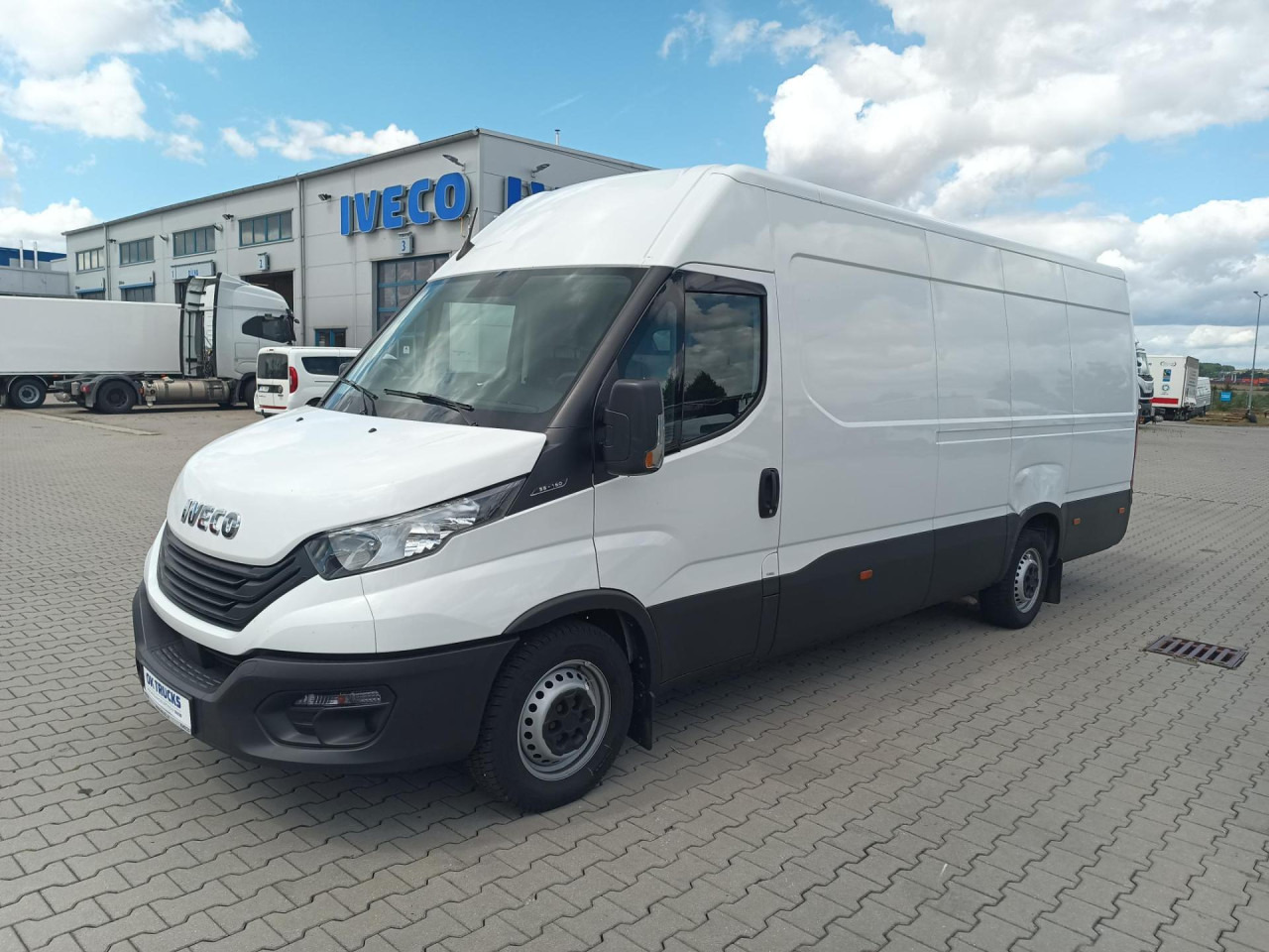 IVECO Daily 35S16V - כלי רכב מסחרי עם לוח: תמונה 1 IVECO Daily 35S16V - כלי רכב מסחרי עם לוח: תמונה 1