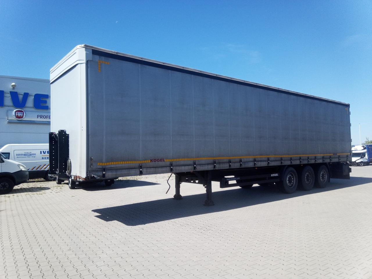 KOEGEL S24 - סמיטריילר עם וילונות צד: תמונה 1 KOEGEL S24 - סמיטריילר עם וילונות צד: תמונה 1