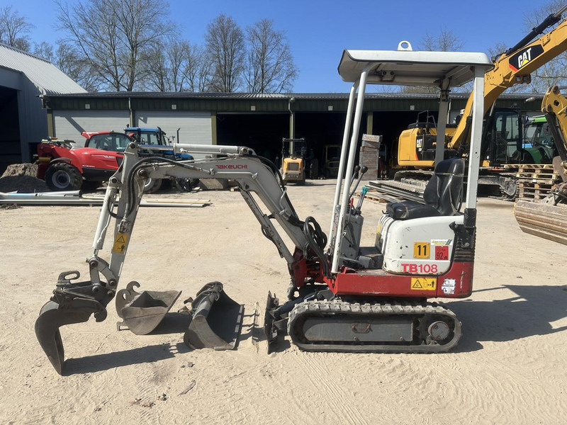 Takeuchi TB 108 3 buckets - מיני מחפר: תמונה 2 Takeuchi TB 108 3 buckets - מיני מחפר: תמונה 2