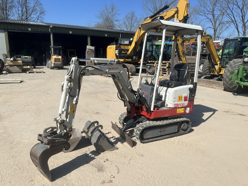 Takeuchi TB 108 3 buckets - מיני מחפר: תמונה 1 Takeuchi TB 108 3 buckets - מיני מחפר: תמונה 1