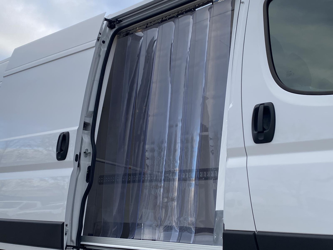 FIAT DUCATO L3H2 180PS BASE HEAVY / FRISCHDIENST + XARIOS 300 12-380V + Heizung - כלי רכב מסחרי לקירור: תמונה 5 FIAT DUCATO L3H2 180PS BASE HEAVY / FRISCHDIENST + XARIOS 300 12-380V + Heizung - כלי רכב מסחרי לקירור: תמונה 5