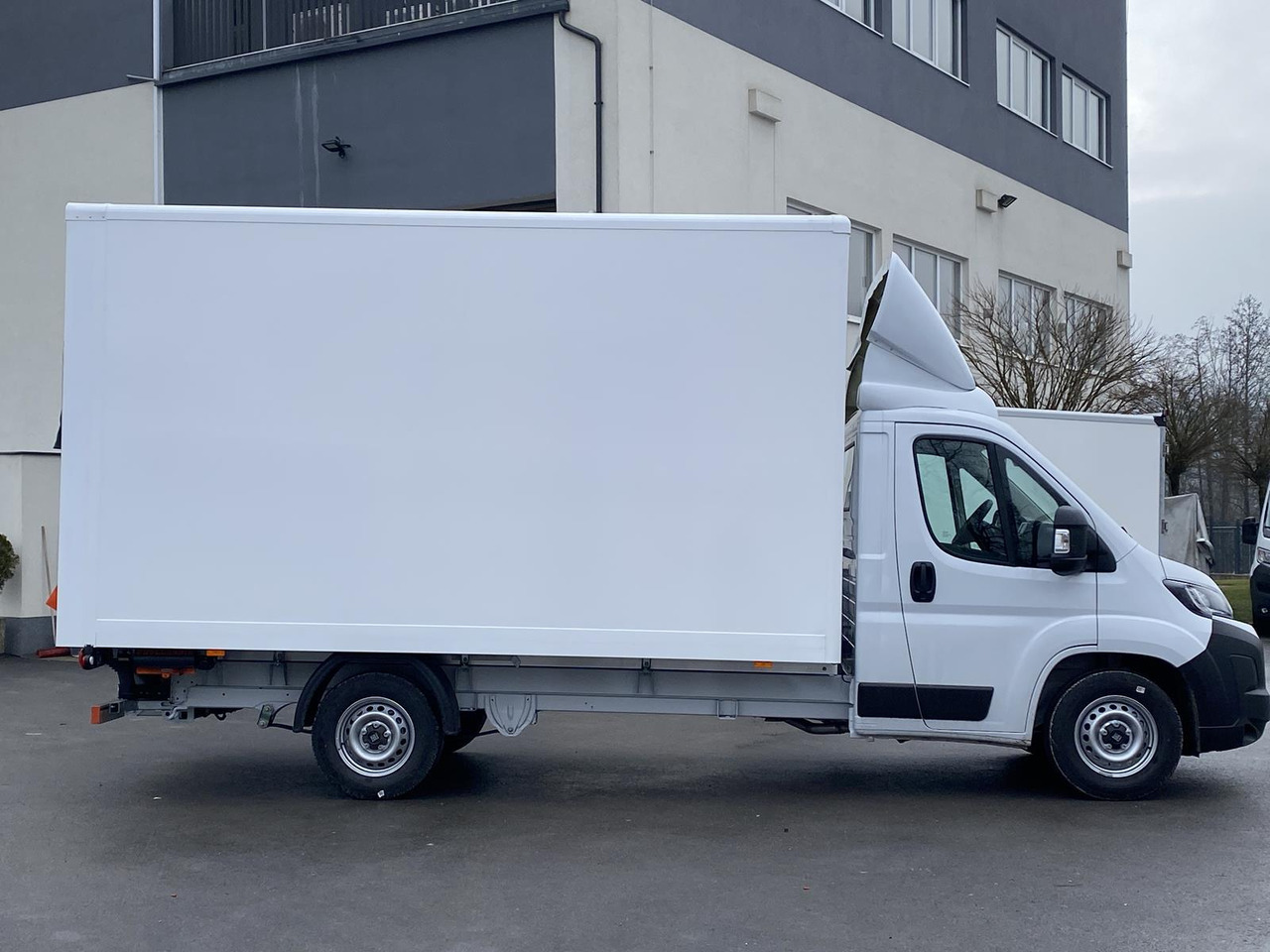 FIAT DUCATO L4 1+2, 180PS, 2.2L | ALU-BOX 4200mm + LADERAMPE + LAGER - כלי רכב מסחרי עם תיבה: תמונה 2 FIAT DUCATO L4 1+2, 180PS, 2.2L | ALU-BOX 4200mm + LADERAMPE + LAGER - כלי רכב מסחרי עם תיבה: תמונה 2