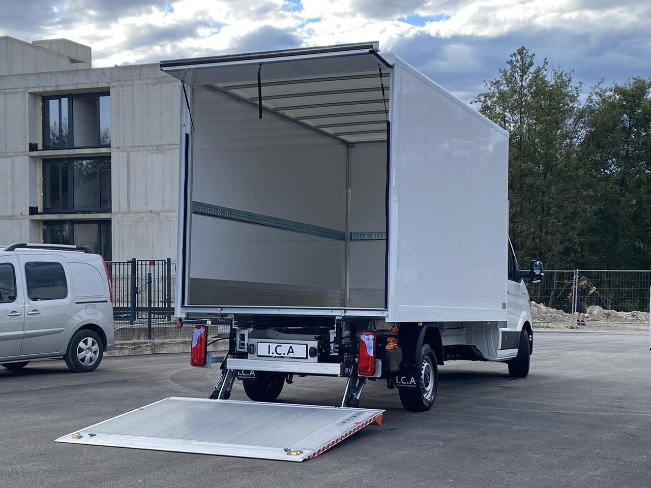 MAN TGE 3.180 RS4490 1+2, 180PS, 2.0L | ALU-BOX 4200mm + LADERAMPE - כלי רכב מסחרי עם תיבה: תמונה 1 MAN TGE 3.180 RS4490 1+2, 180PS, 2.0L | ALU-BOX 4200mm + LADERAMPE - כלי רכב מסחרי עם תיבה: תמונה 1