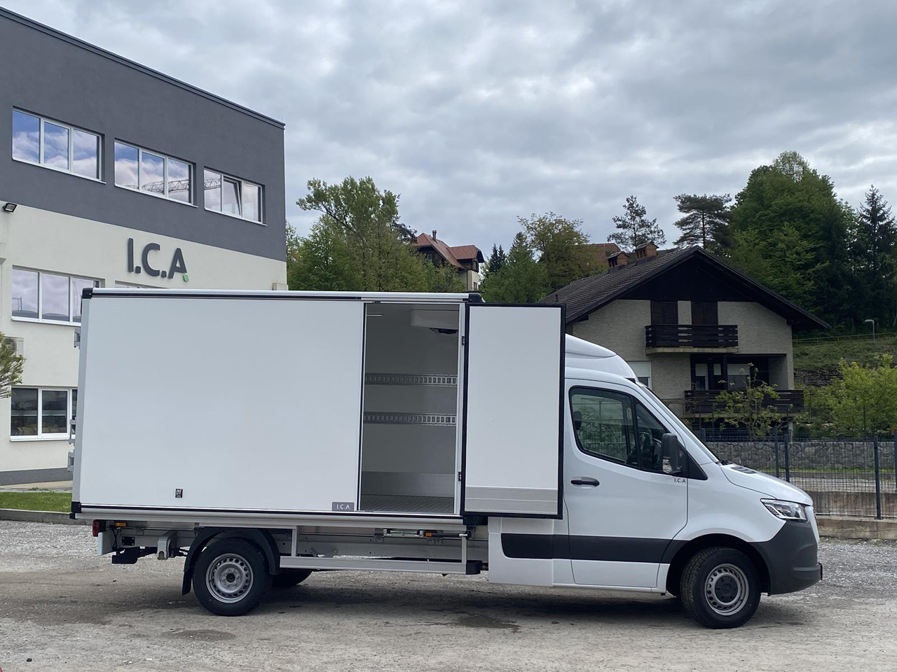 MERCEDES BENZ SPRINTER 317 CDI | DOPPELREGIME TIEFKÜHLKOFFER + BACKSLEEPER - כלי רכב מסחרי לקירור: תמונה 4 MERCEDES BENZ SPRINTER 317 CDI | DOPPELREGIME TIEFKÜHLKOFFER + BACKSLEEPER - כלי רכב מסחרי לקירור: תמונה 4
