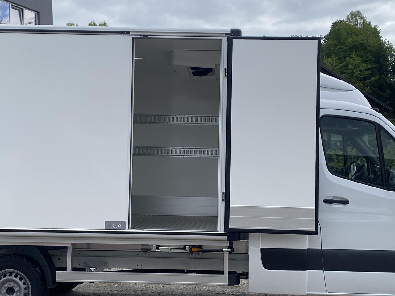 MERCEDES BENZ SPRINTER 317 CDI | DOPPELREGIME TIEFKÜHLKOFFER + BACKSLEEPER - כלי רכב מסחרי לקירור: תמונה 3 MERCEDES BENZ SPRINTER 317 CDI | DOPPELREGIME TIEFKÜHLKOFFER + BACKSLEEPER - כלי רכב מסחרי לקירור: תמונה 3