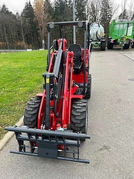 Schäffer 2028 SLT - מעמיס קומפקטי: תמונה 3 Schäffer 2028 SLT - מעמיס קומפקטי: תמונה 3