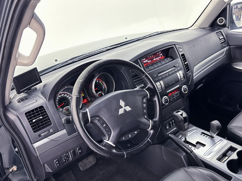 Mitsubishi Pajero 3.2 DI-D Instyle High Roof Van Grijs kenteken Automaat Climate control Trekhaak 3000KG - כלי רכב מסחרי: תמונה 5 Mitsubishi Pajero 3.2 DI-D Instyle High Roof Van Grijs kenteken Automaat Climate control Trekhaak 3000KG - כלי רכב מסחרי: תמונה 5