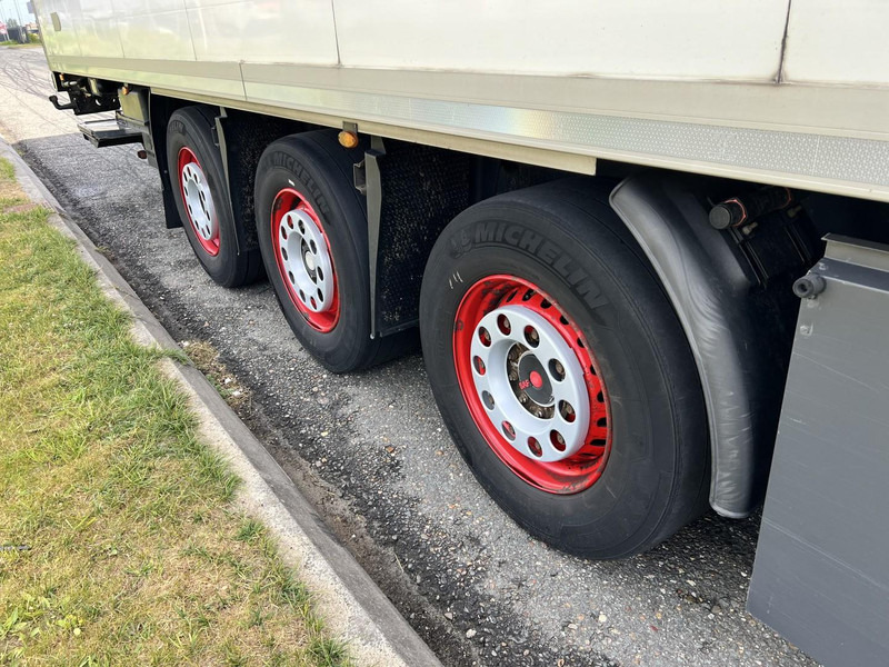 Kögel 3 - assige koeloplegger Carrier vector 1550 - סמיטריילר עם קירור: תמונה 5 Kögel 3 - assige koeloplegger Carrier vector 1550 - סמיטריילר עם קירור: תמונה 5