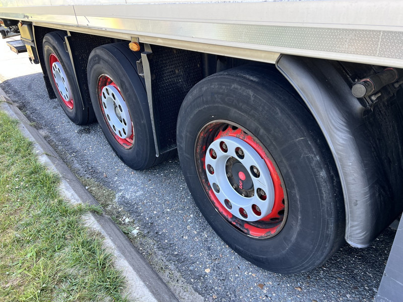 Kögel 3 - assige koeloplegger Carrier vector 1550 - סמיטריילר עם קירור: תמונה 5 Kögel 3 - assige koeloplegger Carrier vector 1550 - סמיטריילר עם קירור: תמונה 5
