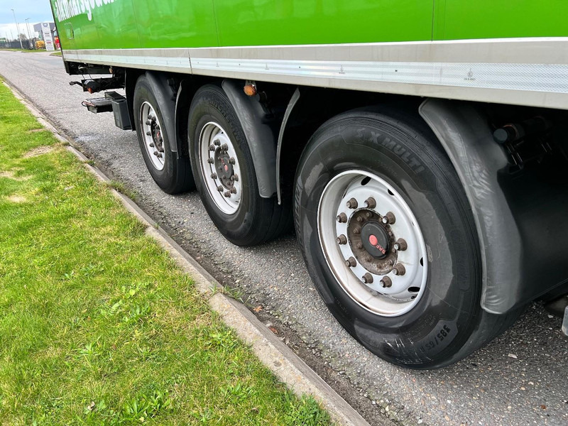 Kögel 3 - assige koeloplegger Lift axle / Carrier Vector 1950 - סמיטריילר עם קירור: תמונה 4 Kögel 3 - assige koeloplegger Lift axle / Carrier Vector 1950 - סמיטריילר עם קירור: תמונה 4