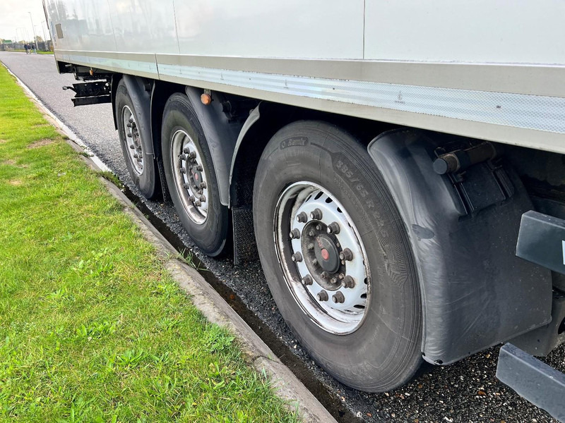 Kögel 3 assige koeloplegger Lift axle / Carrier Vector 1950 - סמיטריילר עם קירור: תמונה 4 Kögel 3 assige koeloplegger Lift axle / Carrier Vector 1950 - סמיטריילר עם קירור: תמונה 4