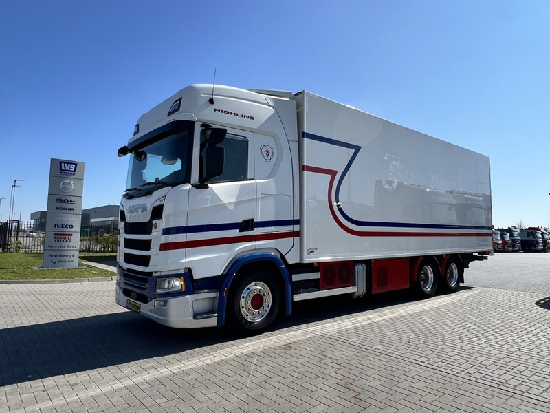 Scania S450 6x2 koelwagen Retarder / Dhollandia / Bloenenmaat - משאית קירור: תמונה 1 Scania S450 6x2 koelwagen Retarder / Dhollandia / Bloenenmaat - משאית קירור: תמונה 1