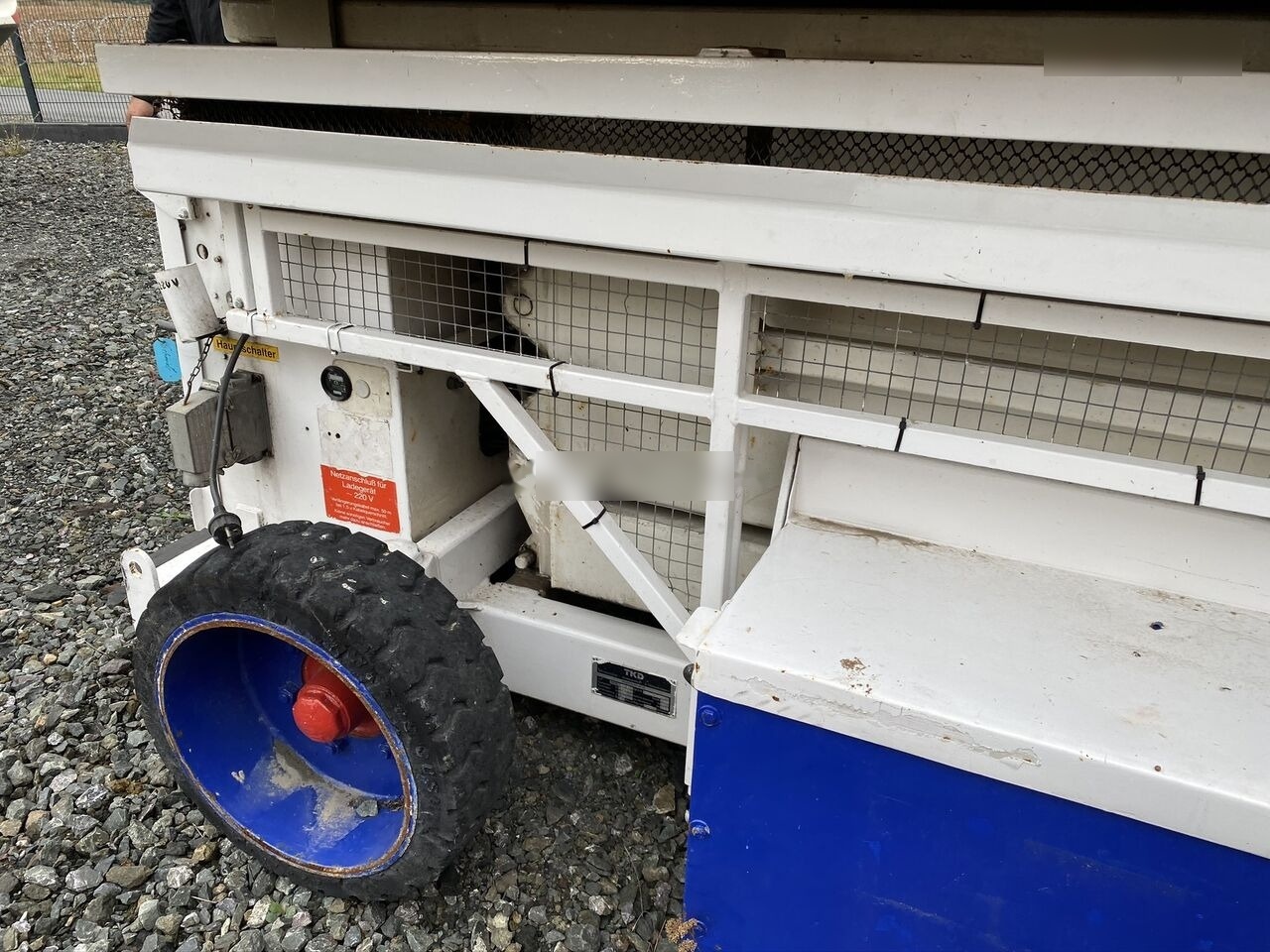 Bluelift NACELA LIFT TKD HL 80 EV / Electrica / 9,7 m / 850 kg - מעלית מספריים: תמונה 4 Bluelift NACELA LIFT TKD HL 80 EV / Electrica / 9,7 m / 850 kg - מעלית מספריים: תמונה 4