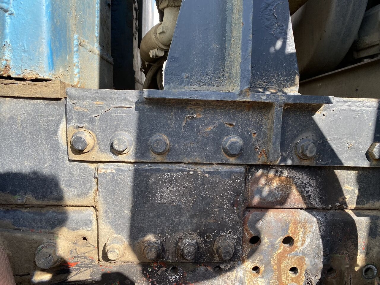 גוף מזהיר Hardox Bena basculabila cu semisasiu 7m : 8x4: תמונה 15
