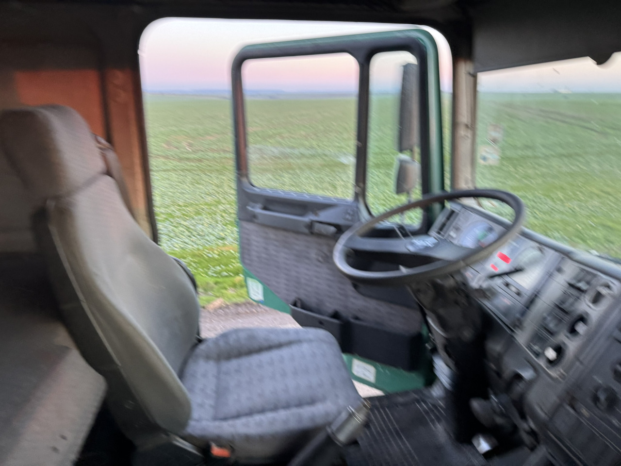 MAN 26 414 6x4 KIPPER L2000 Euro3 Manual Injection Pomp - משאית: תמונה 3 MAN 26 414 6x4 KIPPER L2000 Euro3 Manual Injection Pomp - משאית: תמונה 3