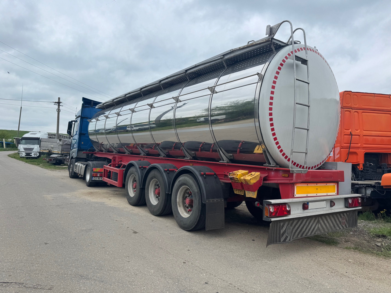 Menci Transport lichide ALIMENTARE - סמיטריילר מכל: תמונה 4 Menci Transport lichide ALIMENTARE - סמיטריילר מכל: תמונה 4