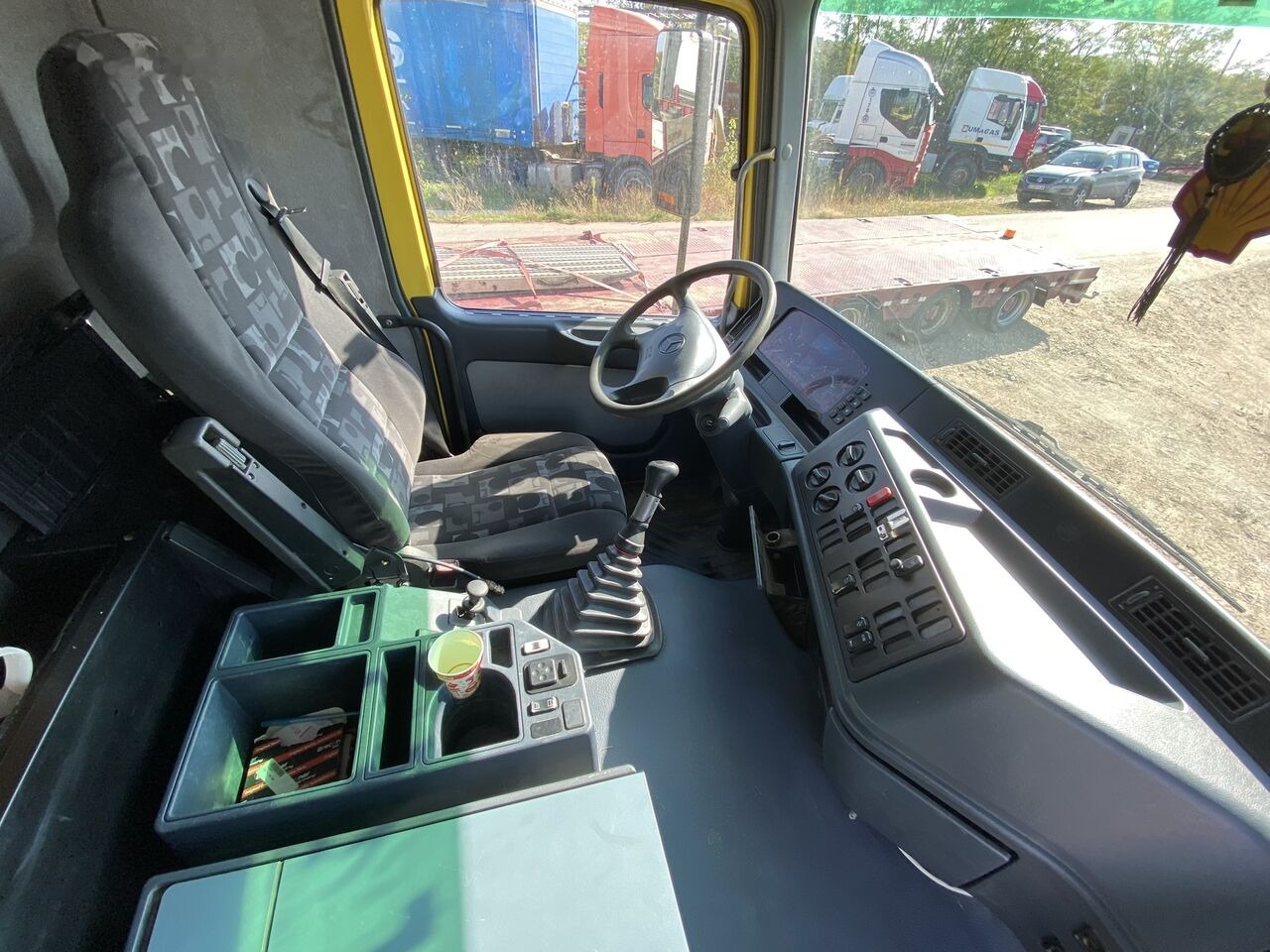 Mercedes-Benz Actros - משאית עם שלדת תא: תמונה 2 Mercedes-Benz Actros - משאית עם שלדת תא: תמונה 2