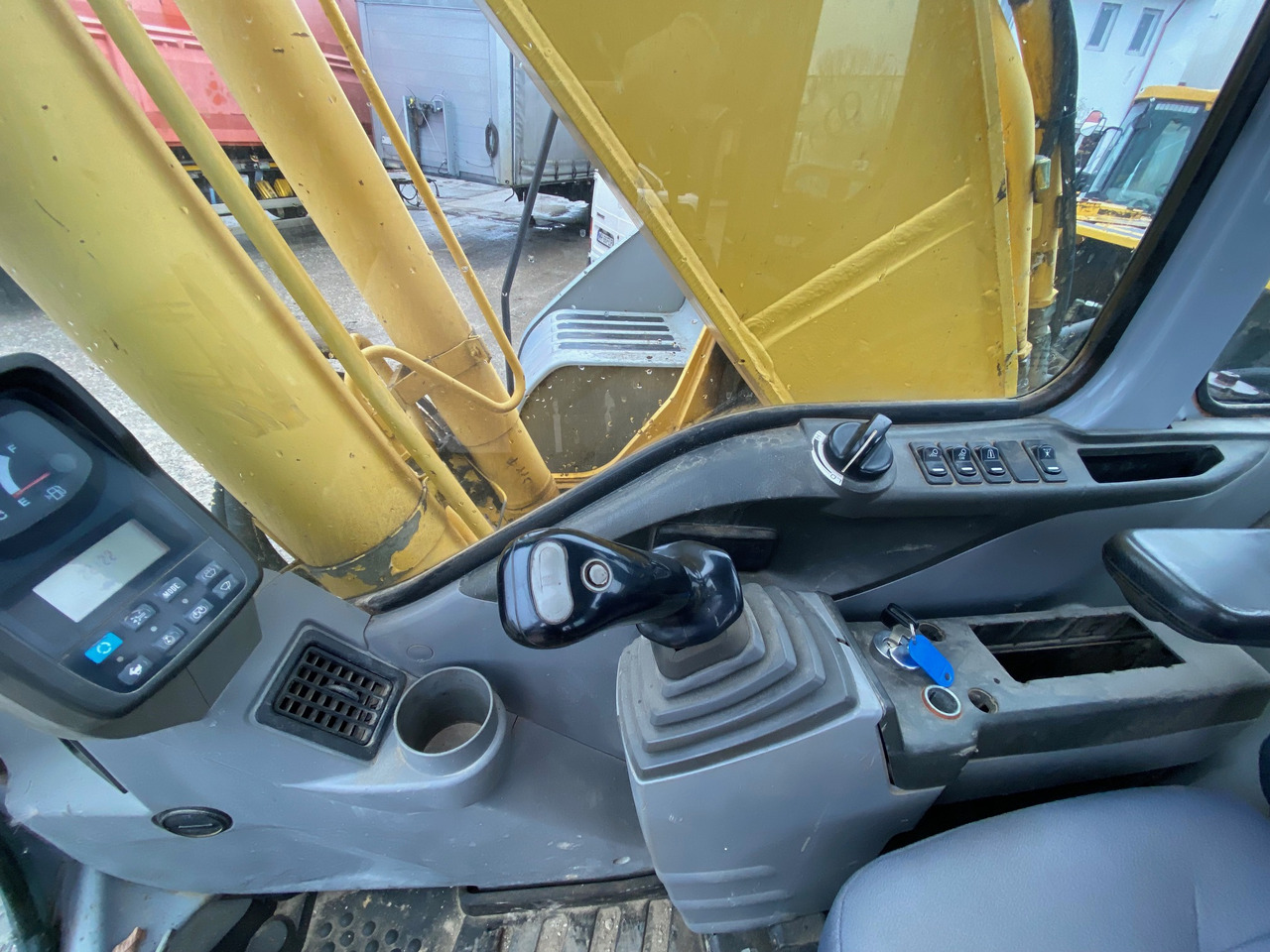 New Holland Kobelco E 215 22 T Klima - מחפר סורק: תמונה 4 New Holland Kobelco E 215 22 T Klima - מחפר סורק: תמונה 4