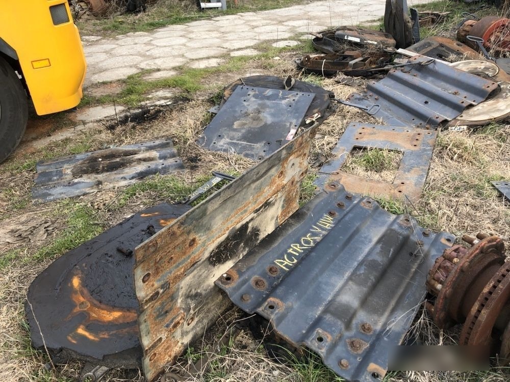 Placa inaltatoare cupla camion Volvo Scania Renault Man Daf truck - מצמד גלגל חמישי עבור משאית: תמונה 1 Placa inaltatoare cupla camion Volvo Scania Renault Man Daf truck - מצמד גלגל חמישי עבור משאית: תמונה 1