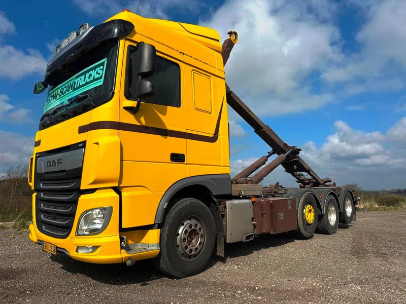 DAF XF 530 Hoglift with knæk arm. - משאית הרמת וו: תמונה 1 DAF XF 530 Hoglift with knæk arm. - משאית הרמת וו: תמונה 1