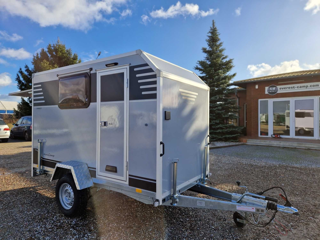 Minicamp Everest Lekki mały kemping camper DMC 600 do 1000kg NOWA - קרוואן נגרר: תמונה 1 Minicamp Everest Lekki mały kemping camper DMC 600 do 1000kg NOWA - קרוואן נגרר: תמונה 1