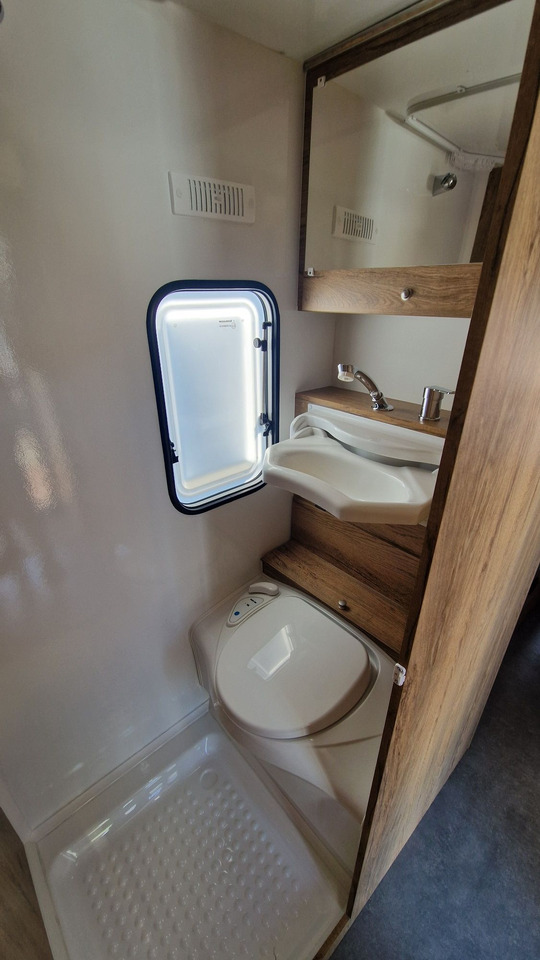 N-LAZUR Niewiadów Nowa Przyczepa Kempingowa dla 4 osób z Łazienką - קרוואן נגרר: תמונה 4 N-LAZUR Niewiadów Nowa Przyczepa Kempingowa dla 4 osób z Łazienką - קרוואן נגרר: תמונה 4