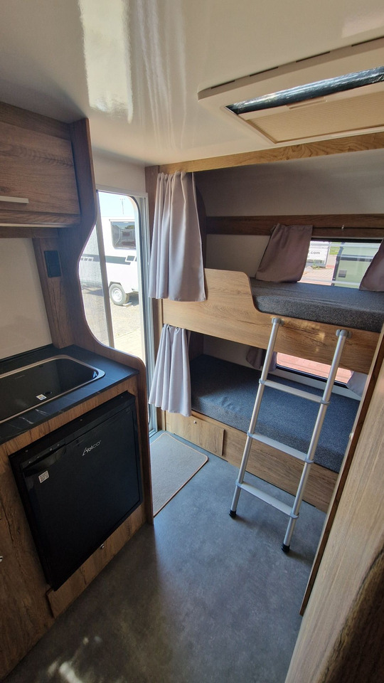 N-LAZUR Niewiadów Nowa Przyczepa Kempingowa dla 4 osób z Łazienką - קרוואן נגרר: תמונה 3 N-LAZUR Niewiadów Nowa Przyczepa Kempingowa dla 4 osób z Łazienką - קרוואן נגרר: תמונה 3