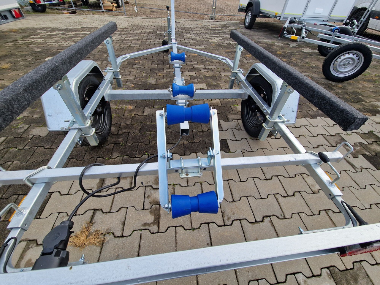 Nowa Przyczepa 2025 Podłodziowa ponton łódź Niewiadów P400 P415 do 6m - קרון נגרר בהובלה אוטומטית: תמונה 1 Nowa Przyczepa 2025 Podłodziowa ponton łódź Niewiadów P400 P415 do 6m - קרון נגרר בהובלה אוטומטית: תמונה 1