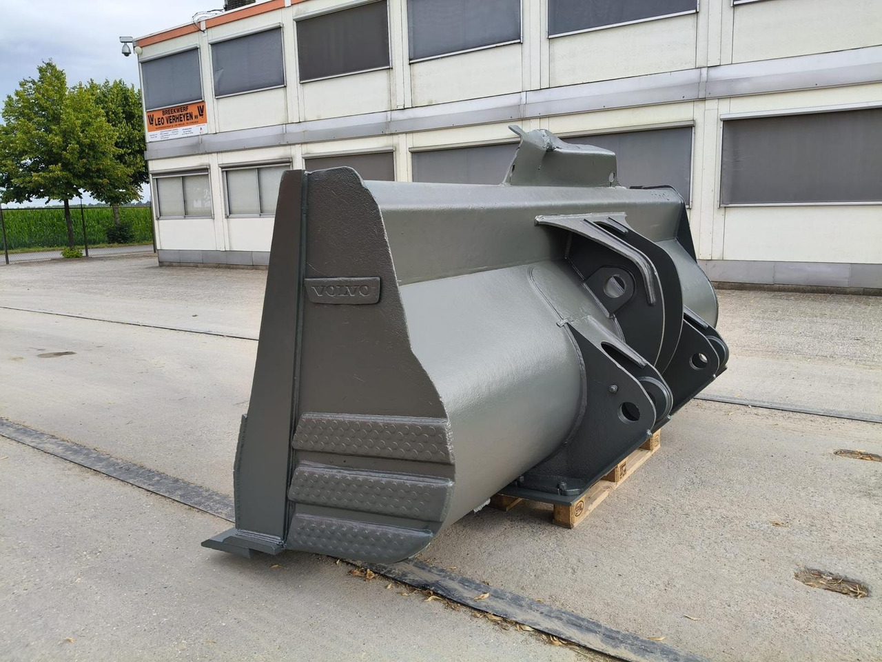 Volvo L 220 - דלי מעמיס: תמונה 3 Volvo L 220 - דלי מעמיס: תמונה 3