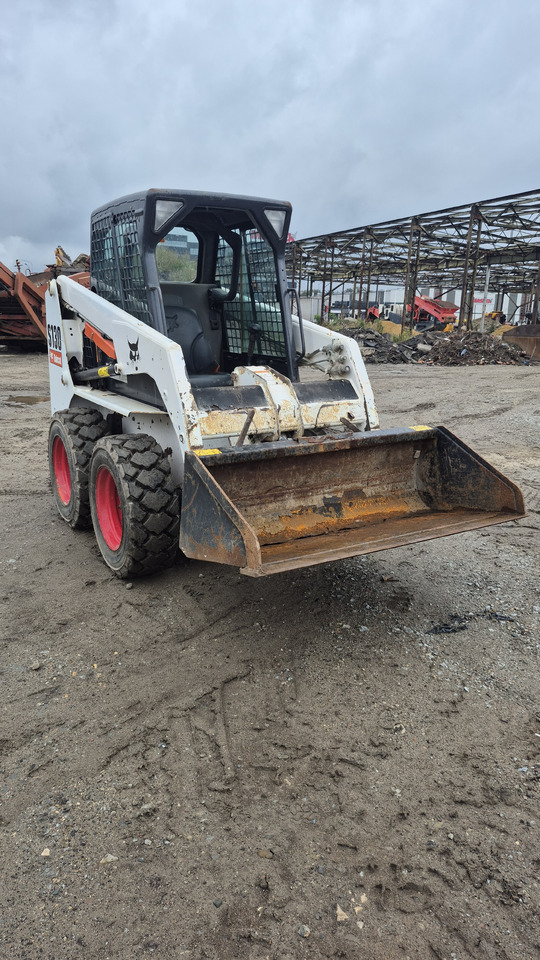 BOBCAT S130 - מעמיס היגוי החלקה: תמונה 4 BOBCAT S130 - מעמיס היגוי החלקה: תמונה 4