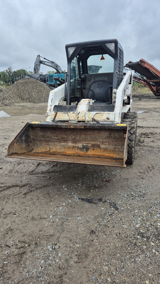 BOBCAT S130 - מעמיס היגוי החלקה: תמונה 3 BOBCAT S130 - מעמיס היגוי החלקה: תמונה 3