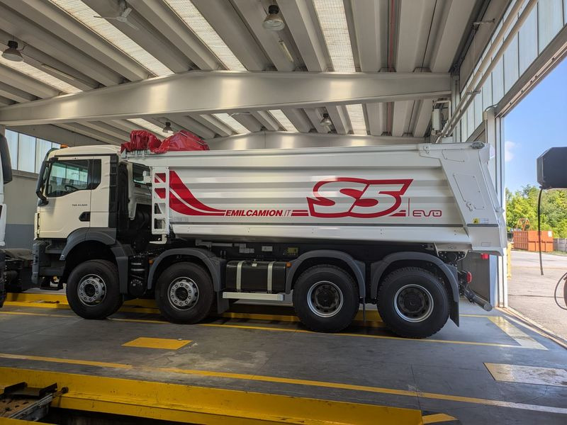 CAMION RIBALTABILE 4 ASSI 520 hp VASCA S5 NUOVO MAN TGS 41.520 8x4 BB CH - מזהיר: תמונה 2 CAMION RIBALTABILE 4 ASSI 520 hp VASCA S5 NUOVO MAN TGS 41.520 8x4 BB CH - מזהיר: תמונה 2