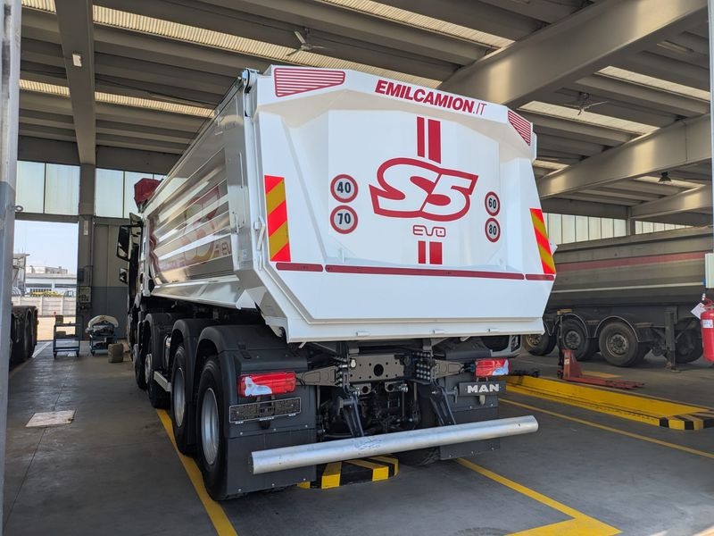 CAMION RIBALTABILE 4 ASSI 520 hp VASCA S5 NUOVO MAN TGS 41.520 8x4 BB CH - מזהיר: תמונה 4 CAMION RIBALTABILE 4 ASSI 520 hp VASCA S5 NUOVO MAN TGS 41.520 8x4 BB CH - מזהיר: תמונה 4