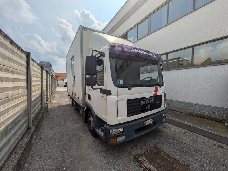 Camion cassone coibentato MAN MAN TGL 7.180 - משאית תיבה: תמונה 4 Camion cassone coibentato MAN MAN TGL 7.180 - משאית תיבה: תמונה 4