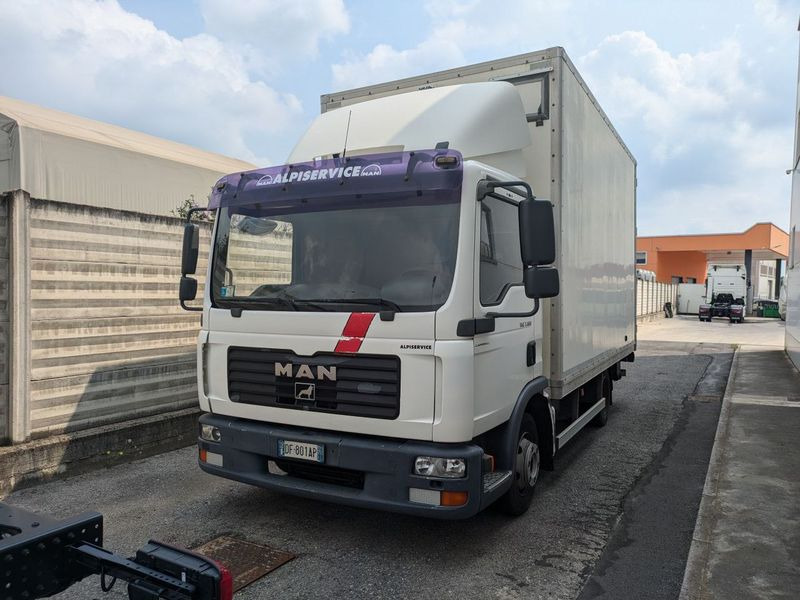 Camion cassone coibentato MAN MAN TGL 7.180 - משאית תיבה: תמונה 1 Camion cassone coibentato MAN MAN TGL 7.180 - משאית תיבה: תמונה 1