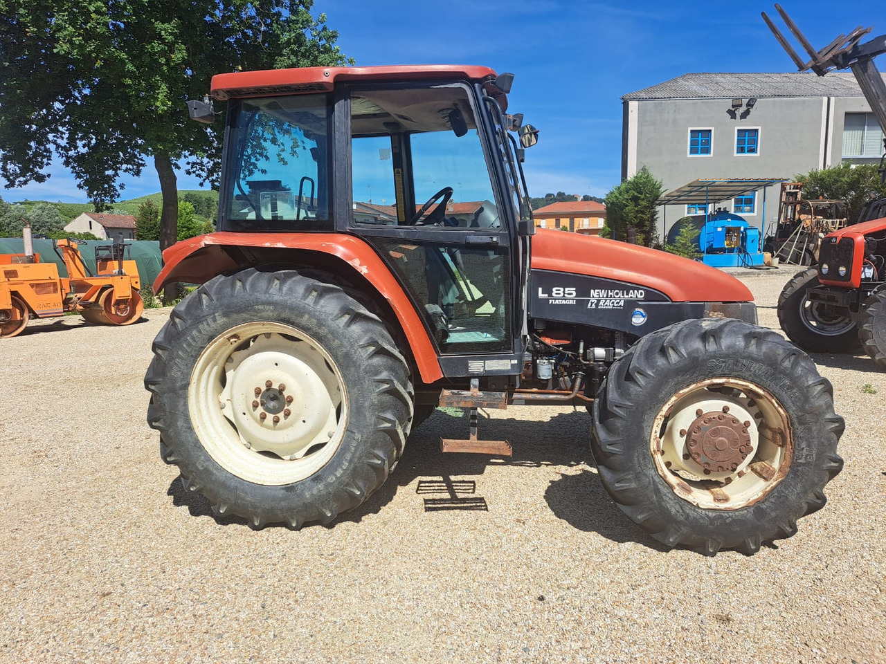NEW HOLLAND New Holland L85 - טרקטור חקלאי: תמונה 1 NEW HOLLAND New Holland L85 - טרקטור חקלאי: תמונה 1