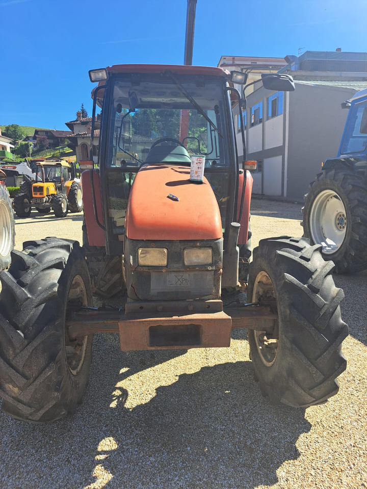 NEW HOLLAND New Holland L85 - טרקטור חקלאי: תמונה 3 NEW HOLLAND New Holland L85 - טרקטור חקלאי: תמונה 3