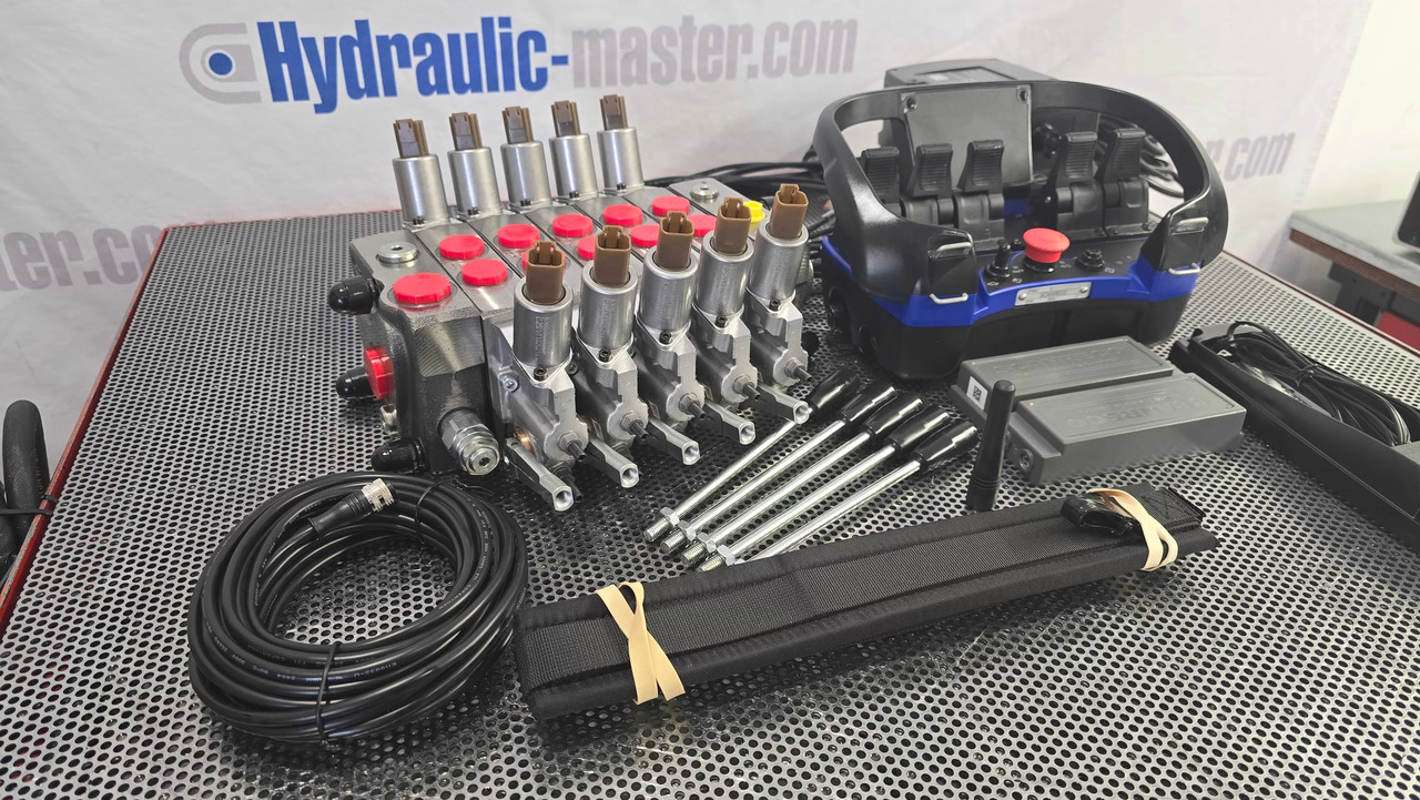Container Side Lifter Sidelifter 5 sections valve with Radio Remote Scanreco - משאית אשפה: תמונה 4 Container Side Lifter Sidelifter 5 sections valve with Radio Remote Scanreco - משאית אשפה: תמונה 4