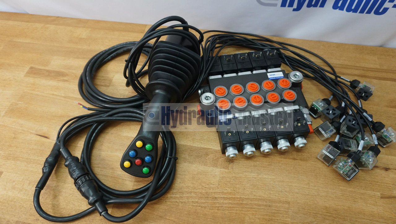 Joystick JCB with Monoblock Valve 5 functions MF, CASE, John Deere - מכונה חקלאית: תמונה 4 Joystick JCB with Monoblock Valve 5 functions MF, CASE, John Deere - מכונה חקלאית: תמונה 4