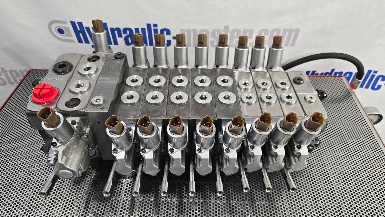 Proportional Valve Walvoil DPX160 combined with DPX100, 9 functions - קרון נגרר ליערות: תמונה 1 Proportional Valve Walvoil DPX160 combined with DPX100, 9 functions - קרון נגרר ליערות: תמונה 1