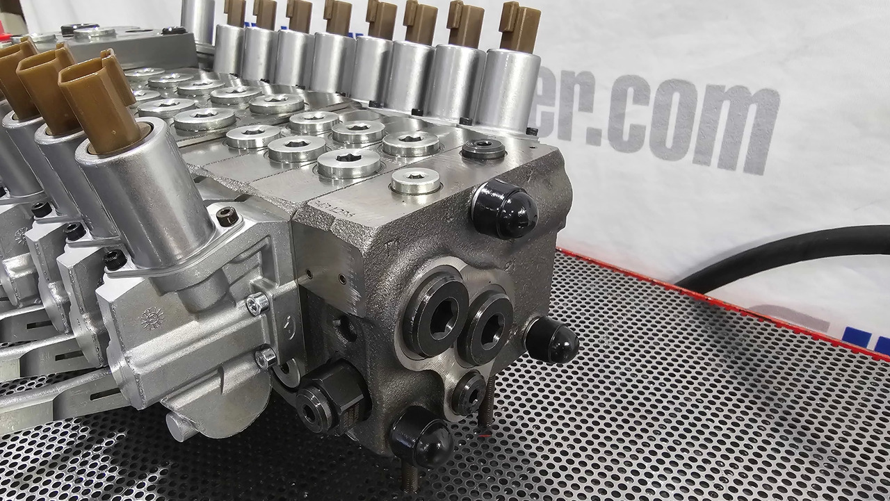 Proportional Valve Walvoil DPX160 combined with DPX100, 9 functions - קרון נגרר ליערות: תמונה 4 Proportional Valve Walvoil DPX160 combined with DPX100, 9 functions - קרון נגרר ליערות: תמונה 4